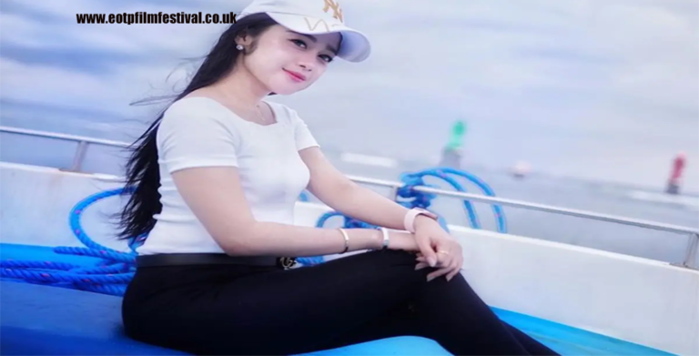 Vivi Artika: Pesona Suara dan Kecantikan yang Memikat