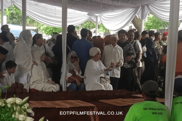 Tangis dan Doa Mengiringi Kepergian Sang Legenda Titiek Puspa