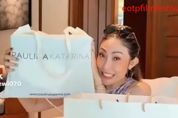 Ayu Dewi Bagikan